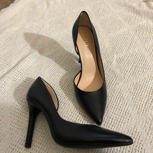 NWOT Ana Black leather pumps